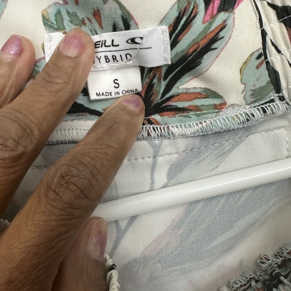 O'Neill Tropical Leaf Print Fabric - Picture 5 of 8